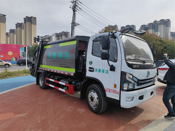 新上市全柴發(fā)動機(jī)8方壓縮式垃圾車